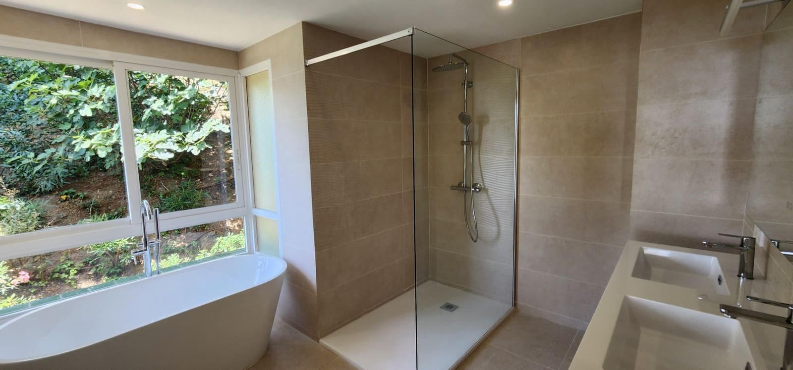 3 slaapkamer Appartement te huur in Calahonda met zwembad garage - € 2.200 (Ref: 9064994)