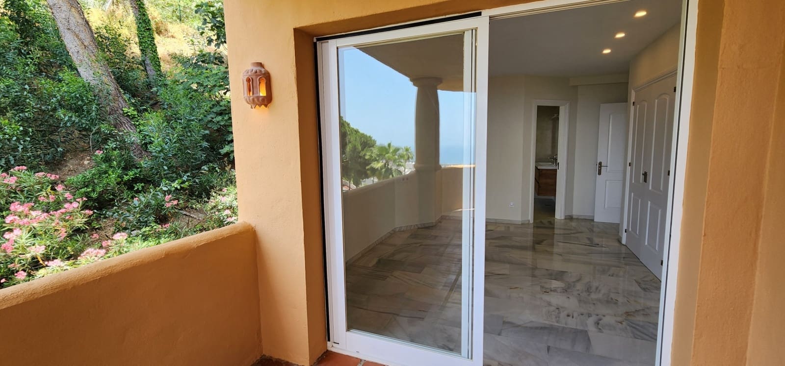 3 slaapkamer Appartement te huur in Calahonda met zwembad garage - € 2.200 (Ref: 9064994)