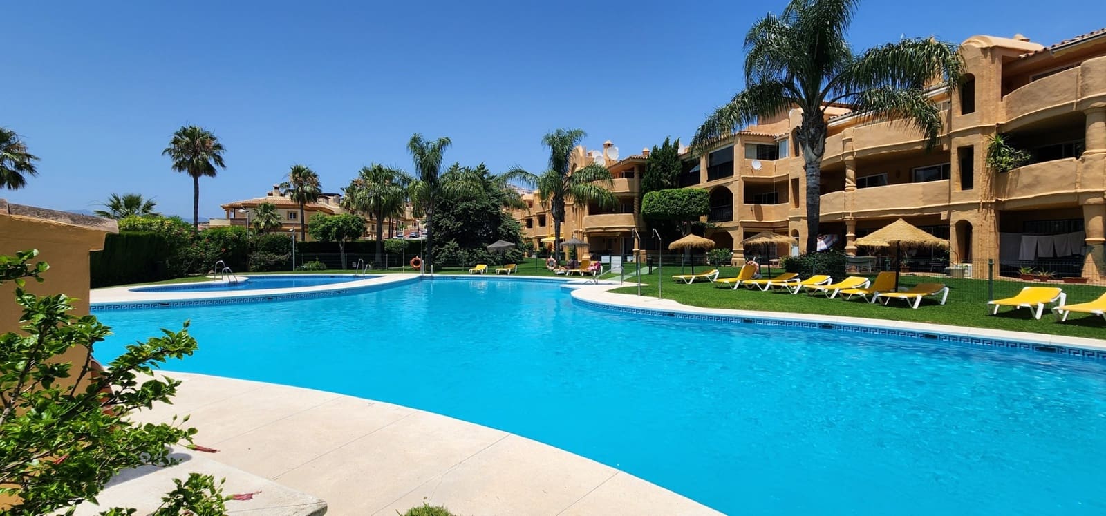 3 slaapkamer Appartement te huur in Calahonda met zwembad garage - € 2.200 (Ref: 9064994)