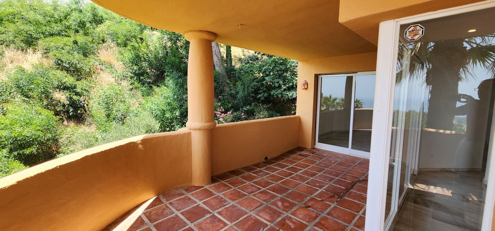 3 slaapkamer Appartement te huur in Calahonda met zwembad garage - € 2.200 (Ref: 9064994)