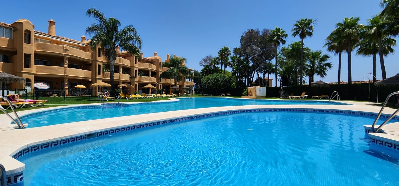 3 slaapkamer Appartement te huur in Calahonda met zwembad garage - € 2.200 (Ref: 9064994)