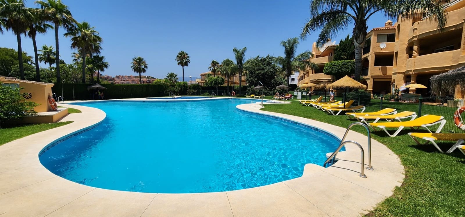 3 slaapkamer Appartement te huur in Calahonda met zwembad garage - € 2.200 (Ref: 9064994)