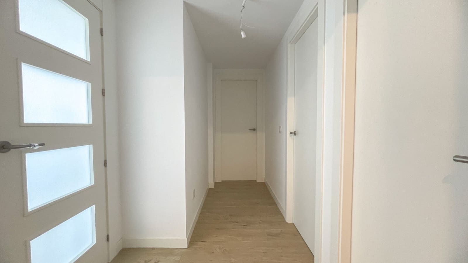 3 soveværelse Lejlighed til leje i Estepona med swimmingpool garage - € 2.600 (Ref: 9100577)