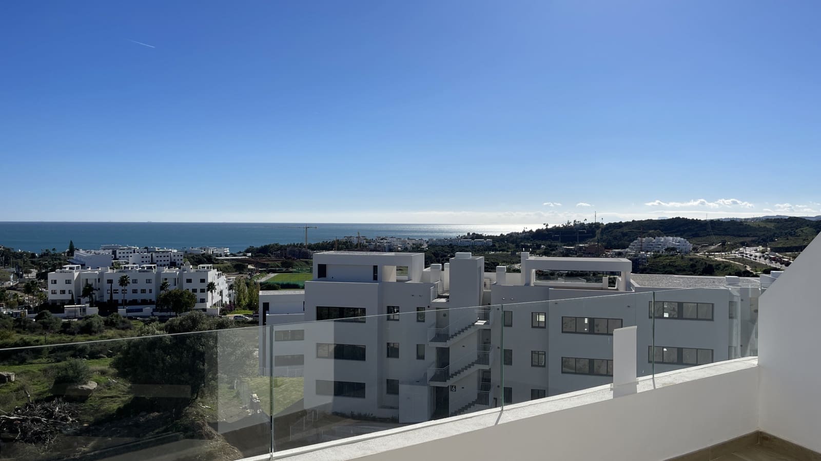 3 soveværelse Lejlighed til leje i Estepona med swimmingpool garage - € 2.950 (Ref: 9100577)