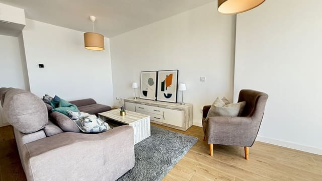 3 slaapkamer Appartement te huur in Estepona met zwembad garage - € 2.600 (Ref: 9100577)