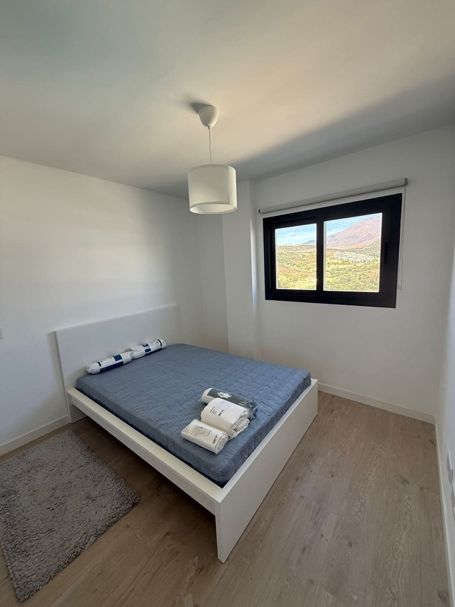 3 soveværelse Lejlighed til leje i Estepona med swimmingpool garage - € 2.600 (Ref: 9100577)