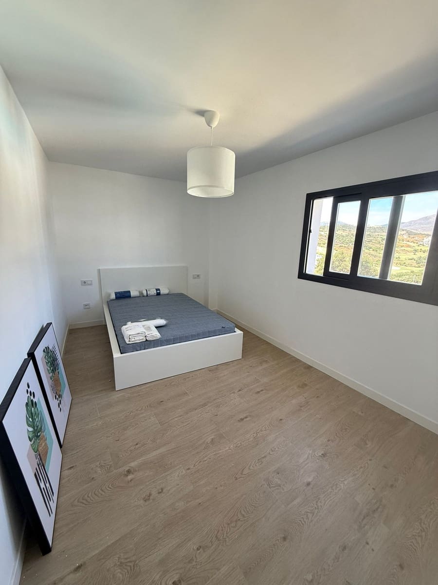 3 soveværelse Lejlighed til leje i Estepona med swimmingpool garage - € 2.600 (Ref: 9100577)