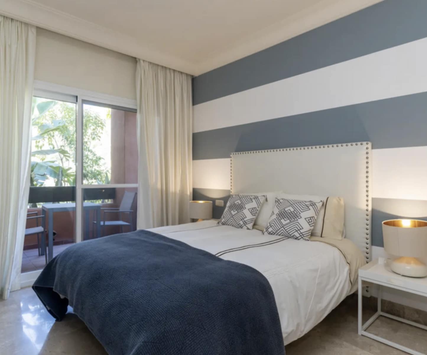 2 soveværelse Lejlighed til leje i Nueva Andalucia med swimmingpool garage - € 2.950 (Ref: 9100578)