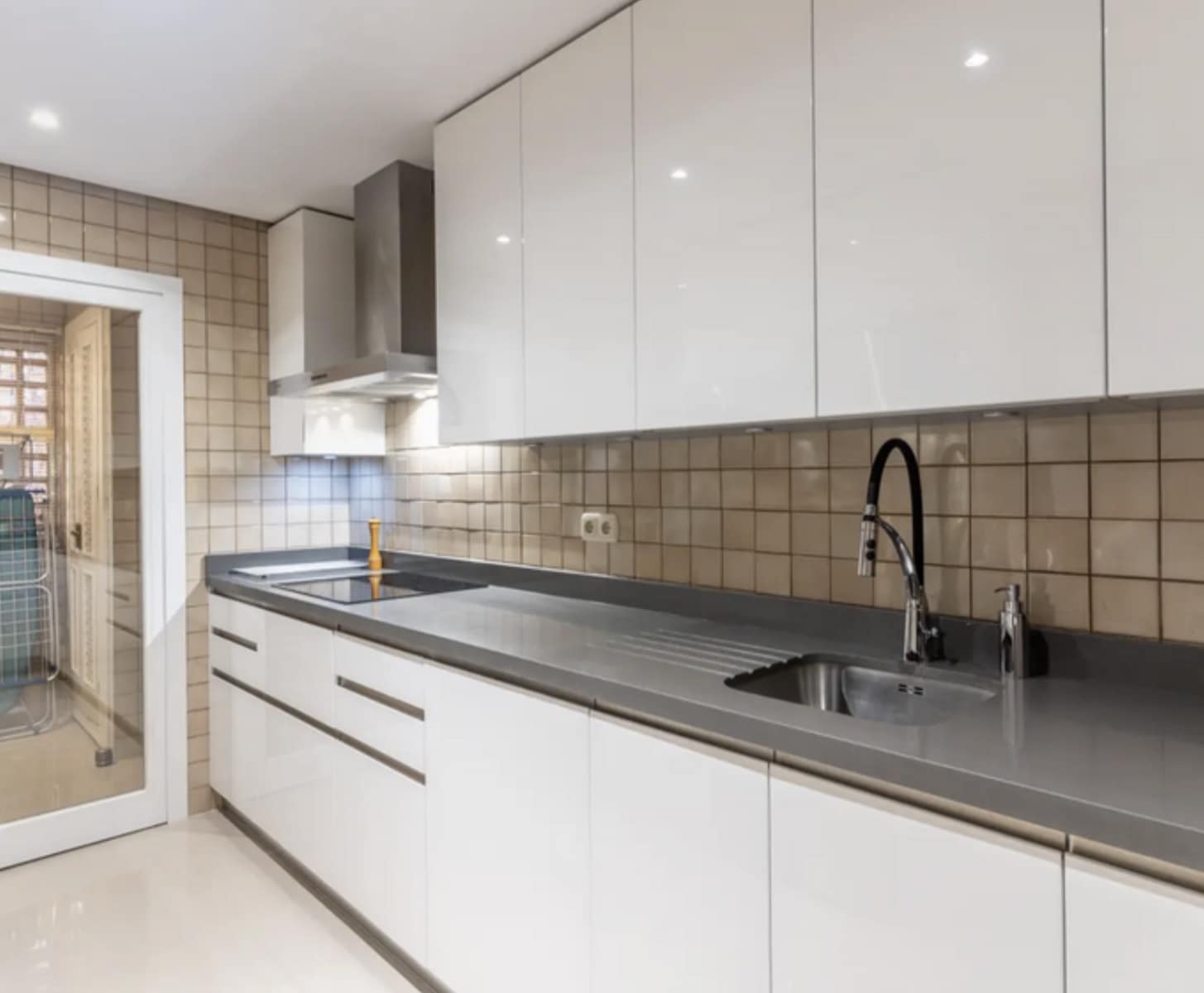 2 soveværelse Lejlighed til leje i Nueva Andalucia med swimmingpool garage - € 2.950 (Ref: 9100578)