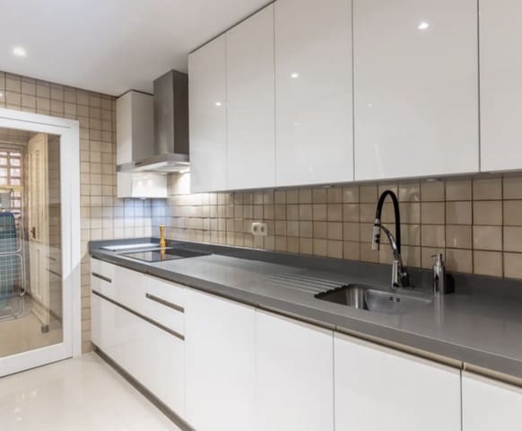 2 bedroom Apartment for rent in Nueva Andalucia, Marbella with pool garage - € 2,950 (Ref: 9100578)