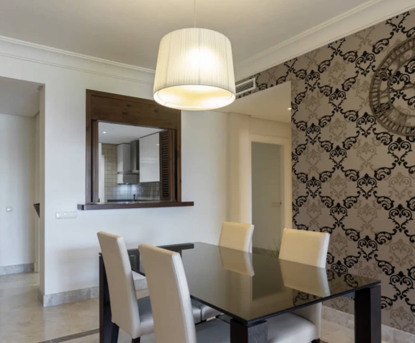 2 soveværelse Lejlighed til leje i Nueva Andalucia med swimmingpool garage - € 2.950 (Ref: 9100578)