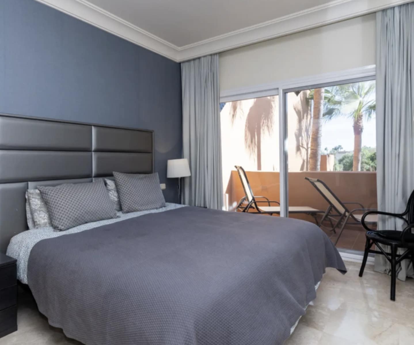 2 soveværelse Lejlighed til leje i Nueva Andalucia med swimmingpool garage - € 2.950 (Ref: 9100578)