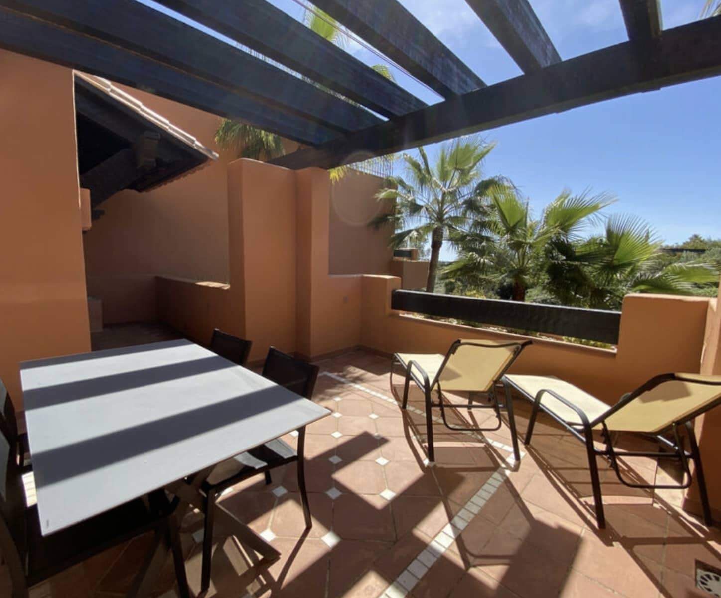 2 soveværelse Lejlighed til leje i Nueva Andalucia med swimmingpool garage - € 2.950 (Ref: 9100578)