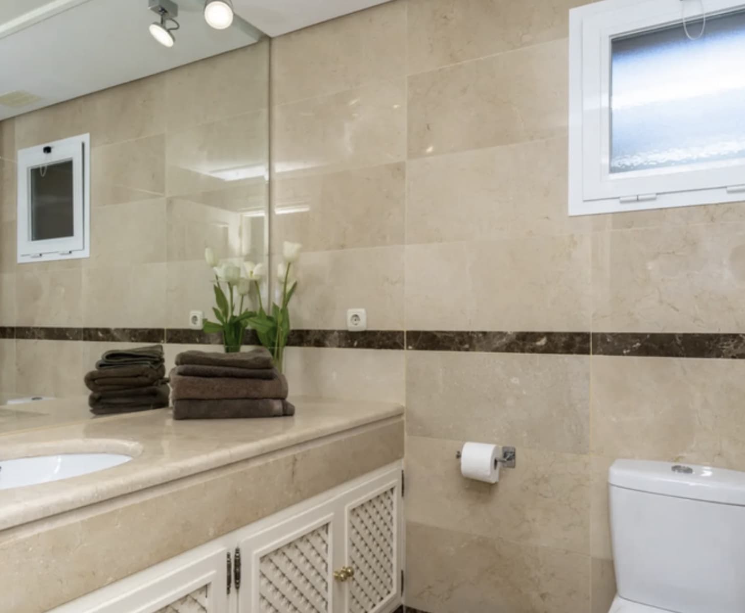 2 soveværelse Lejlighed til leje i Nueva Andalucia med swimmingpool garage - € 2.950 (Ref: 9100578)