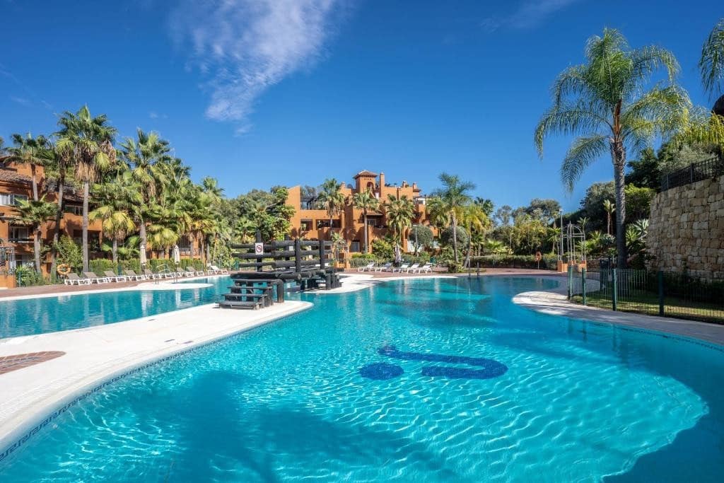 2 soveværelse Lejlighed til leje i Nueva Andalucia med swimmingpool garage - € 2.950 (Ref: 9100578)