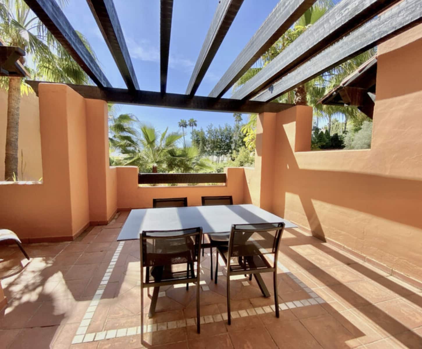 2 soveværelse Lejlighed til leje i Nueva Andalucia med swimmingpool garage - € 2.950 (Ref: 9100578)