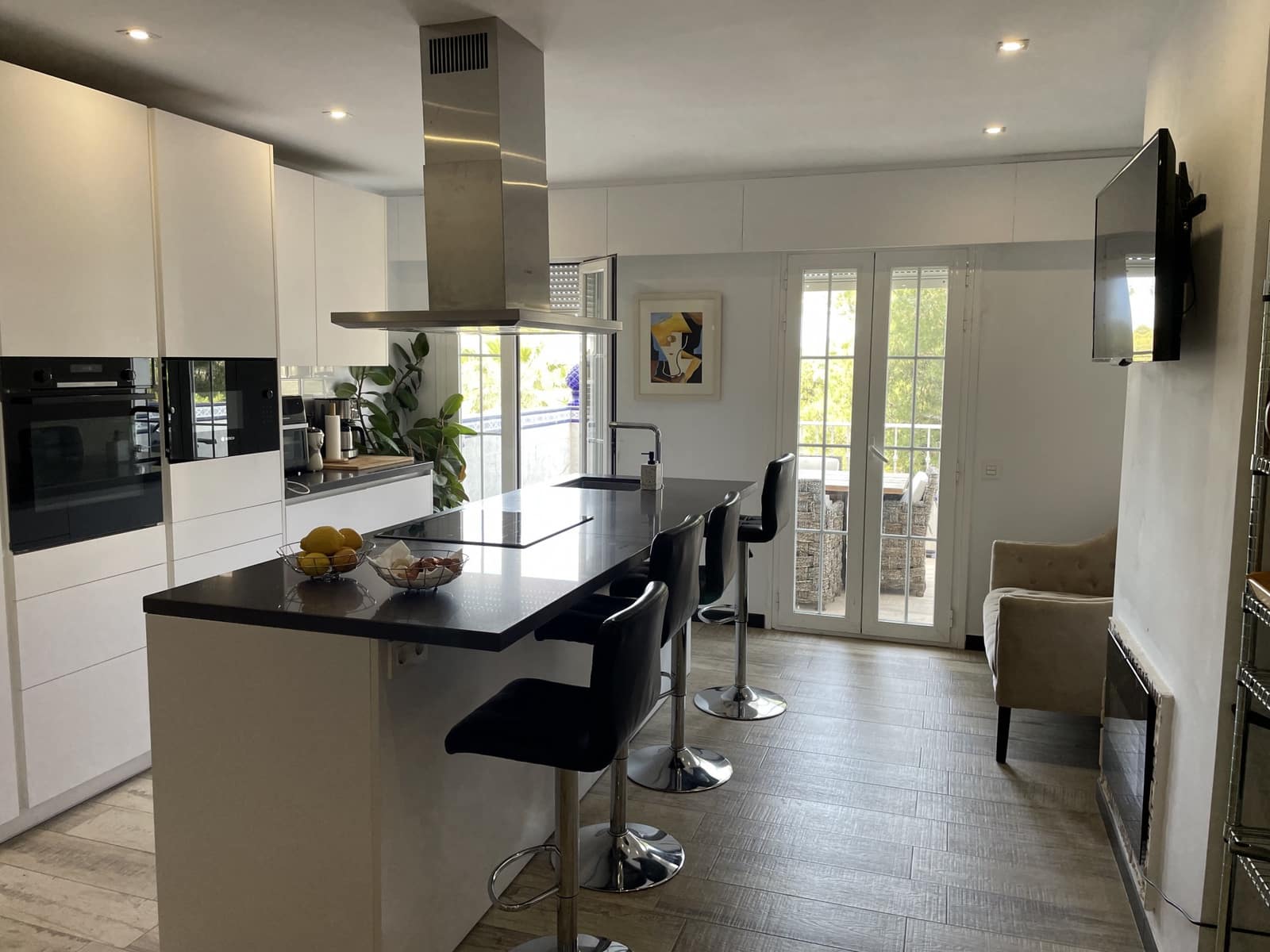 2 bedroom Townhouse for rent in Nueva Andalucia with pool garage - € 3,600 (Ref: 9102772)