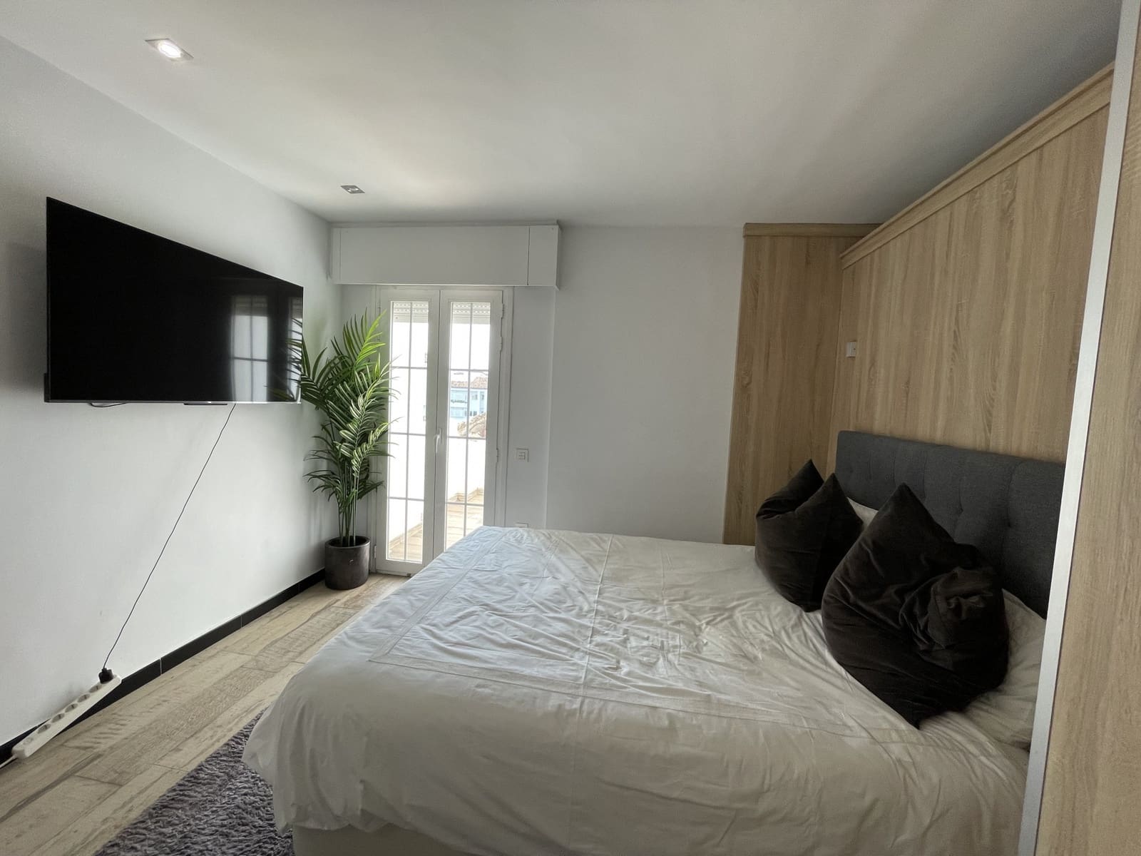 2 bedroom Townhouse for rent in Nueva Andalucia with pool garage - € 3,600 (Ref: 9102772)