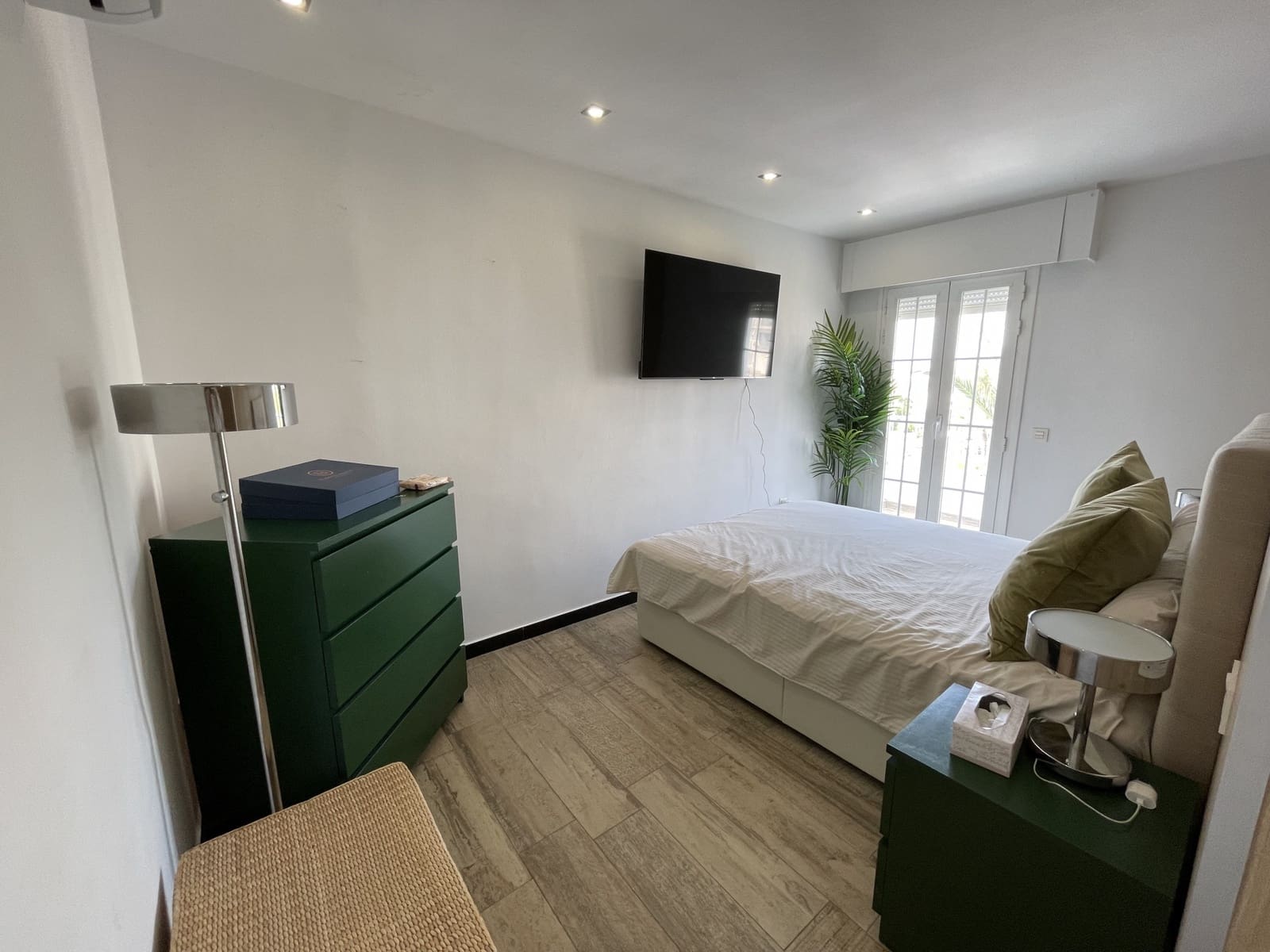 2 bedroom Townhouse for rent in Nueva Andalucia with pool garage - € 3,600 (Ref: 9102772)