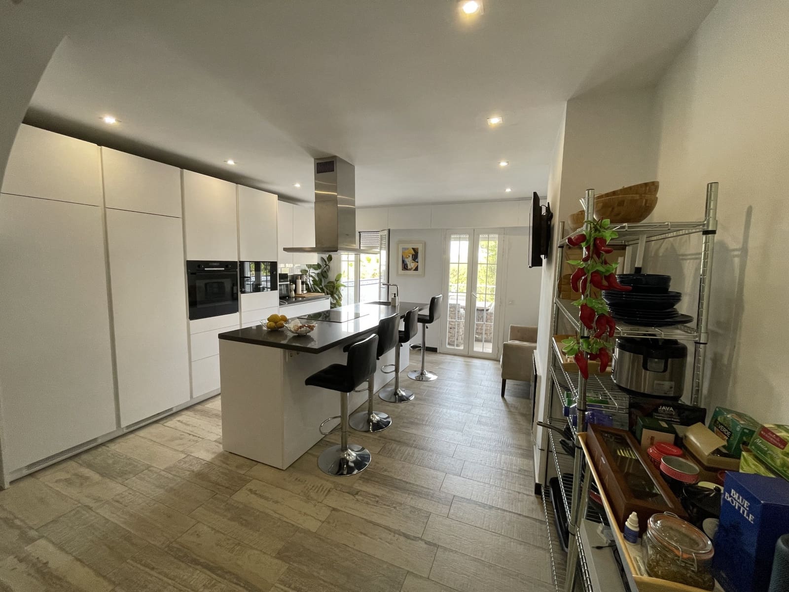 2 bedroom Townhouse for rent in Nueva Andalucia with pool garage - € 3,600 (Ref: 9102772)