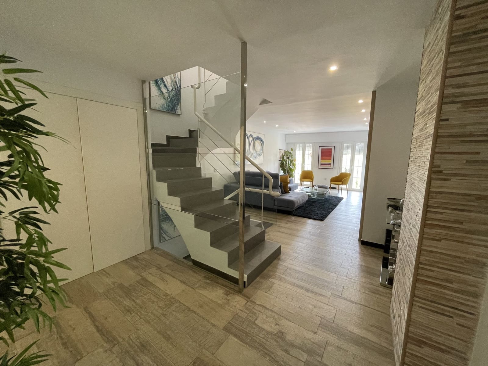 2 bedroom Townhouse for rent in Nueva Andalucia with pool garage - € 3,600 (Ref: 9102772)