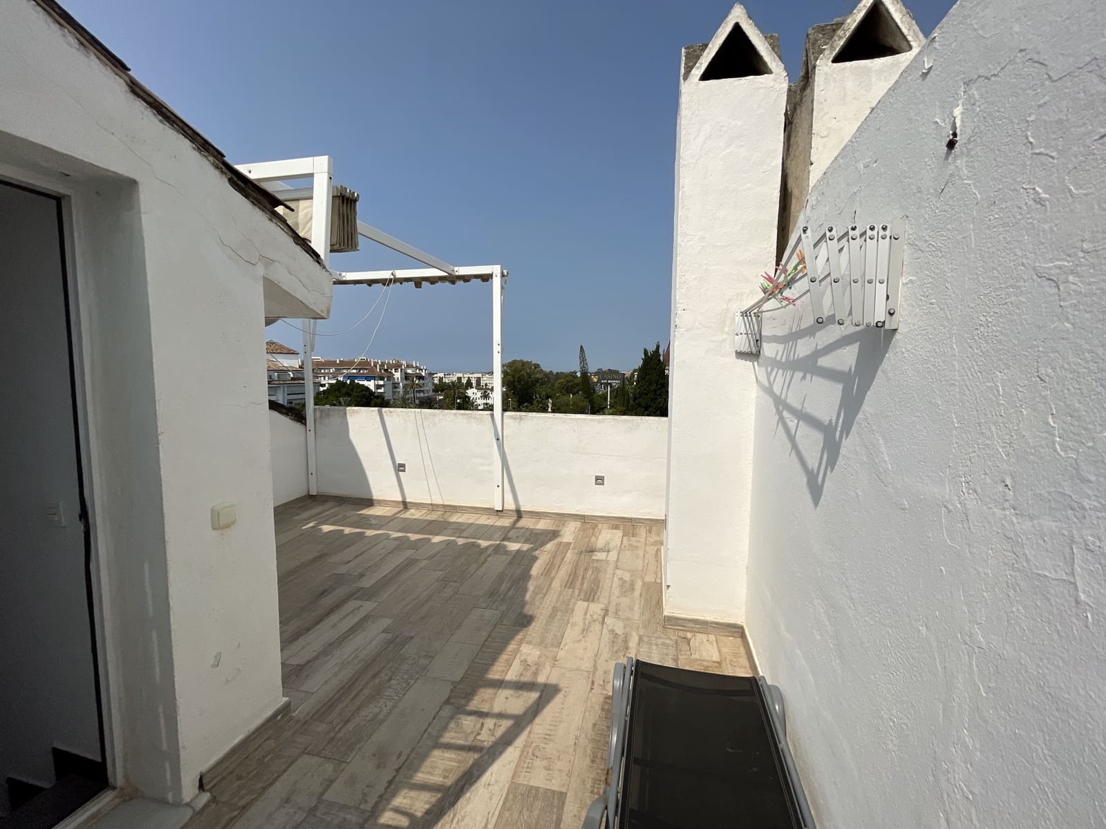 2 bedroom Townhouse for rent in Nueva Andalucia with pool garage - € 3,600 (Ref: 9102772)
