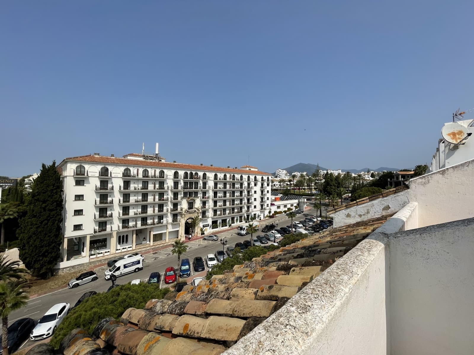 2 bedroom Townhouse for rent in Nueva Andalucia with pool garage - € 3,600 (Ref: 9102772)