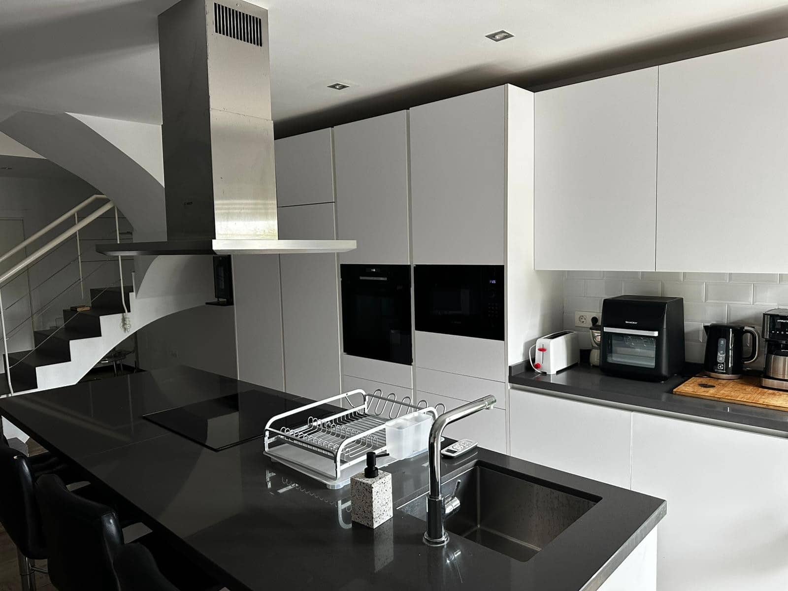 2 bedroom Townhouse for rent in Nueva Andalucia with pool garage - € 3,600 (Ref: 9102772)