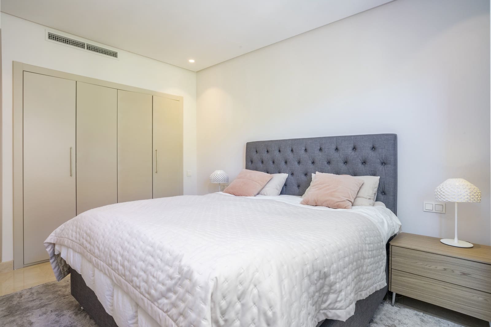 2 soveværelse Penthouse til salg i Marbella med swimmingpool garage - € 2.095.000 (Ref: 9132194)