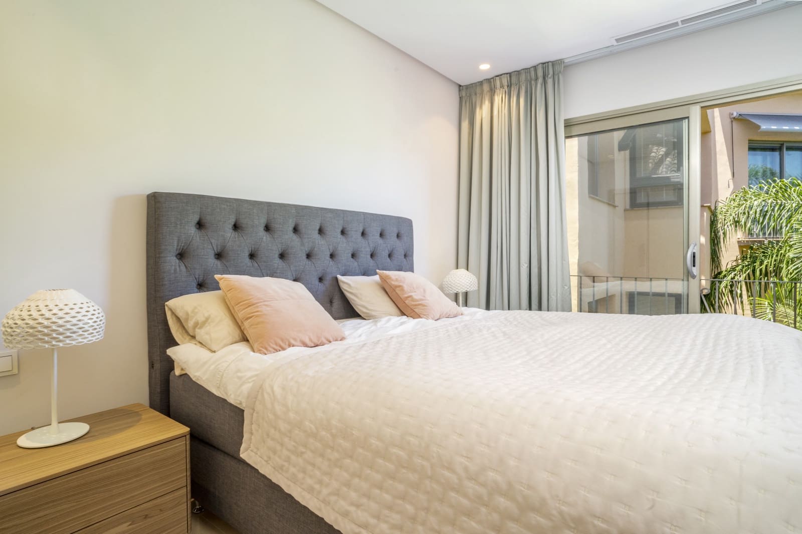 2 soveværelse Penthouse til salg i Marbella med swimmingpool garage - € 2.095.000 (Ref: 9132194)