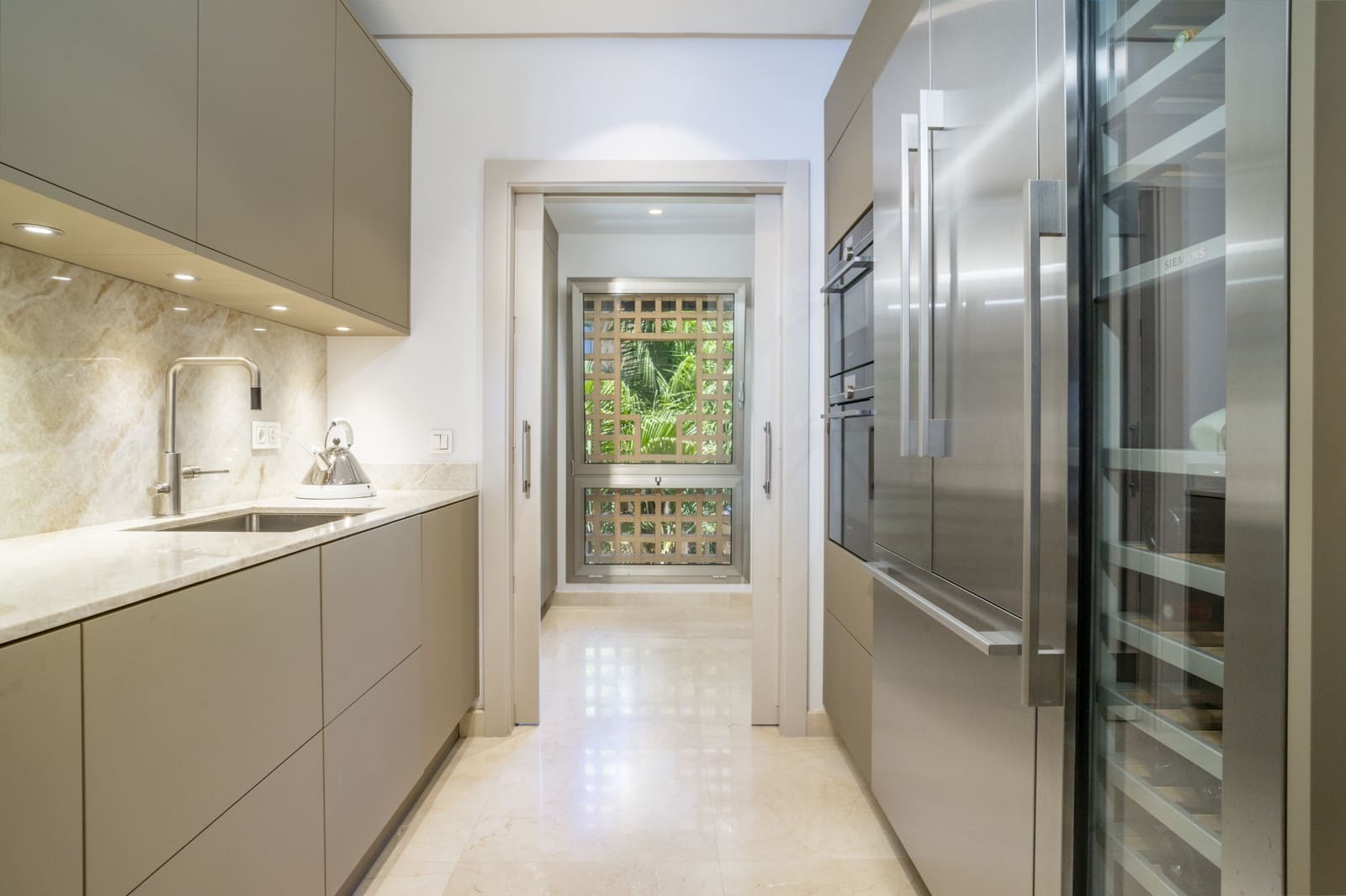 2 soveværelse Penthouse til salg i Marbella med swimmingpool garage - € 2.095.000 (Ref: 9132194)