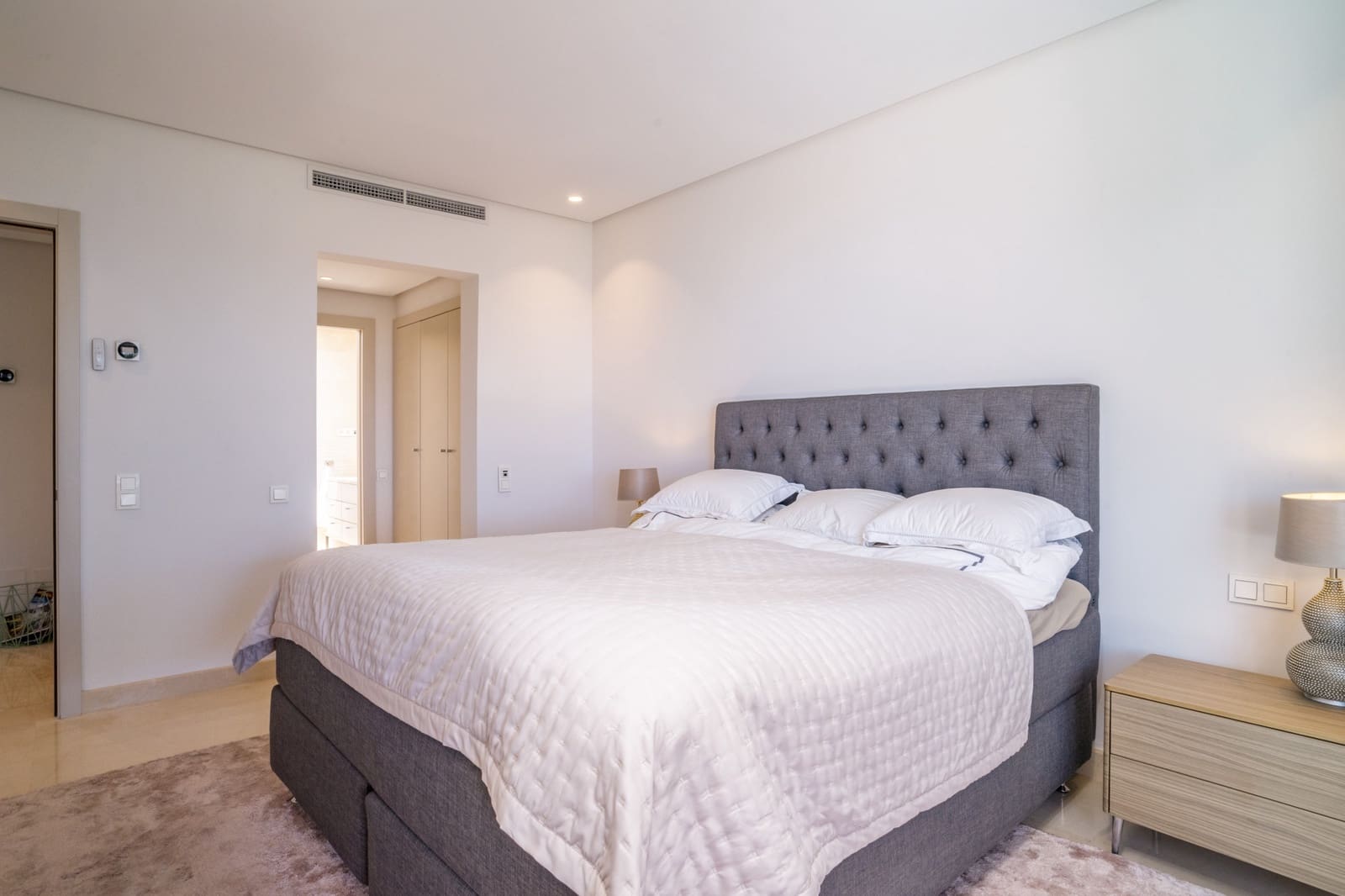 2 soveværelse Penthouse til salg i Marbella med swimmingpool garage - € 2.095.000 (Ref: 9132194)