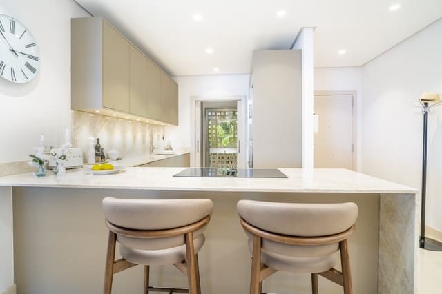 2 quarto Penthouse para venda em Marbella com piscina garagem - 2 095 000 € (Ref: 9132194)