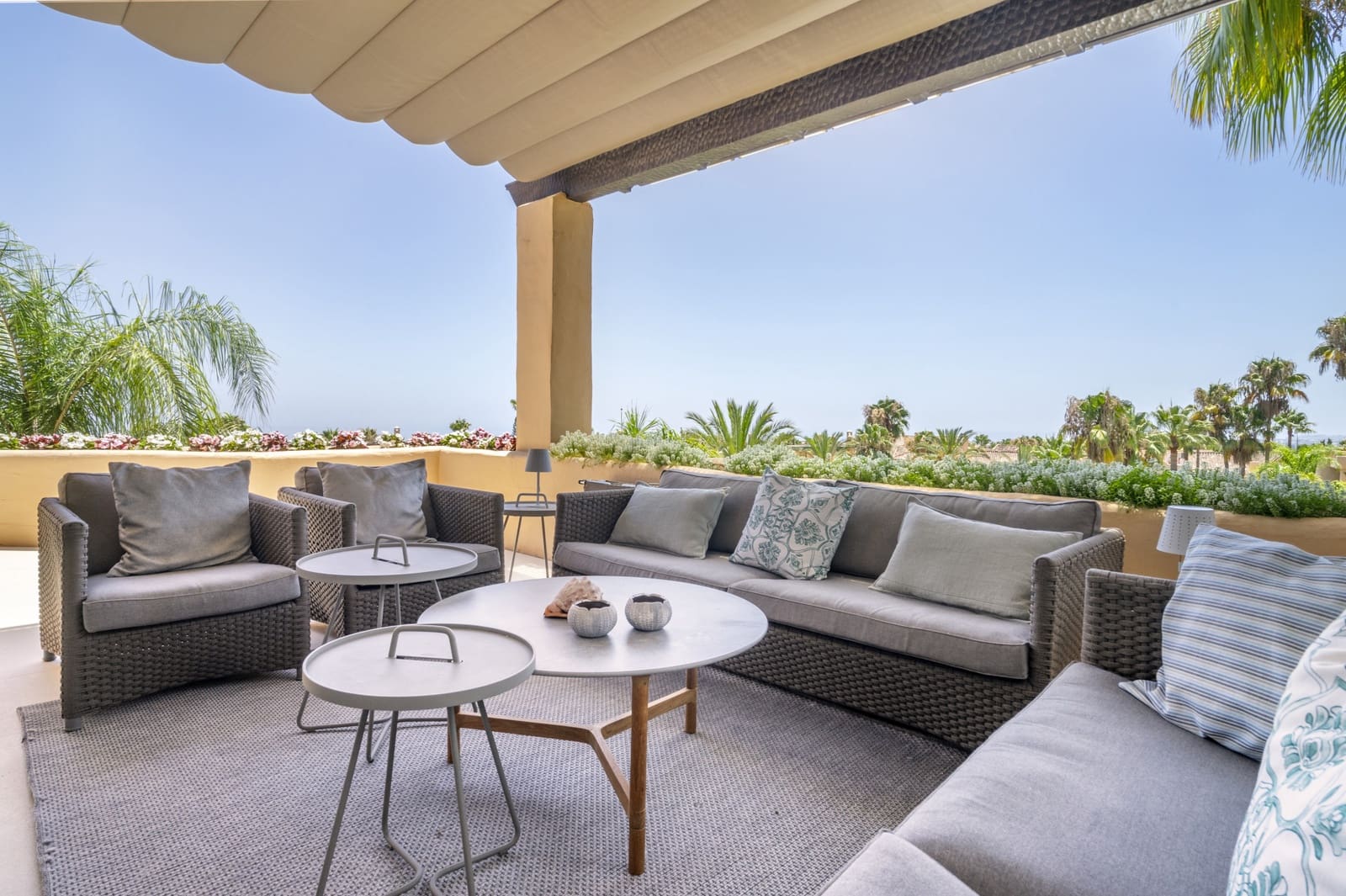 2 soveværelse Penthouse til salg i Marbella med swimmingpool garage - € 2.095.000 (Ref: 9132194)