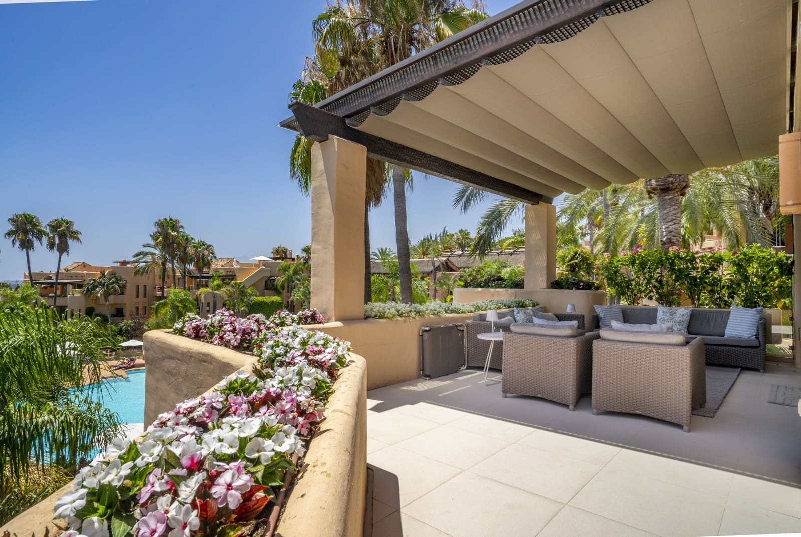 2 soveværelse Penthouse til salg i Marbella med swimmingpool garage - € 2.095.000 (Ref: 9132194)