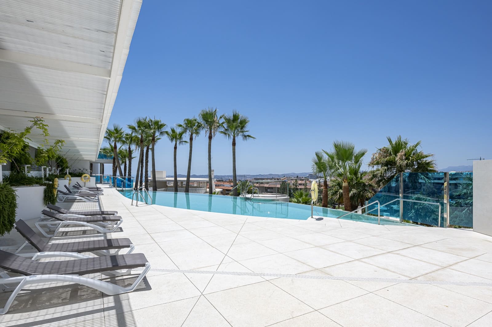   3 soveværelse   feriePenthouse i Benalmadena   med   swimmingpool  garage  - € 3.150 (Ref: 9145298)