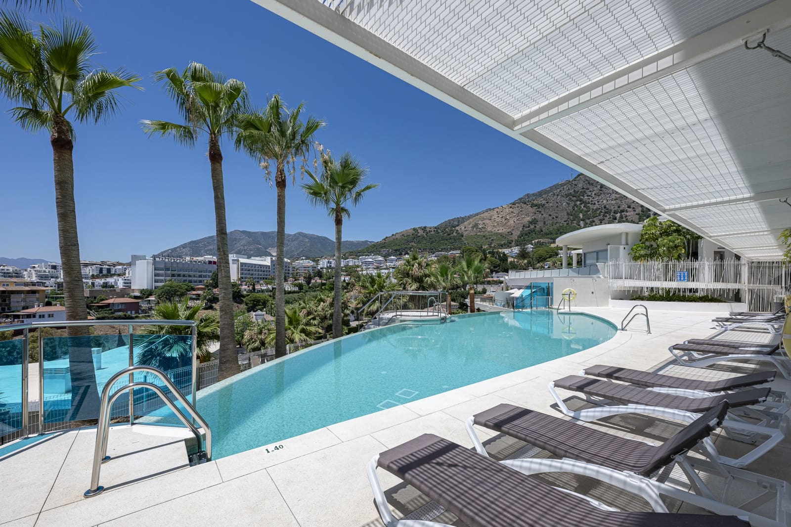   3 soveværelse   feriePenthouse i Benalmadena   med   swimmingpool  garage  - € 3.150 (Ref: 9145298)