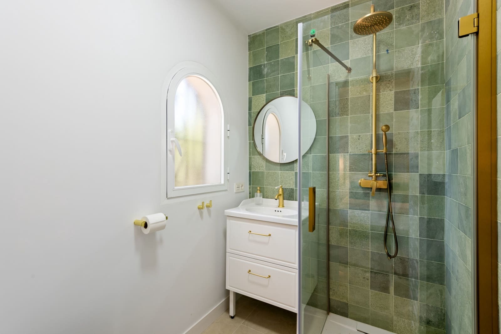 4 quarto Moradia para arrendar em Nueva Andalucia com piscina garagem - 6 500 € (Ref: 9148992)