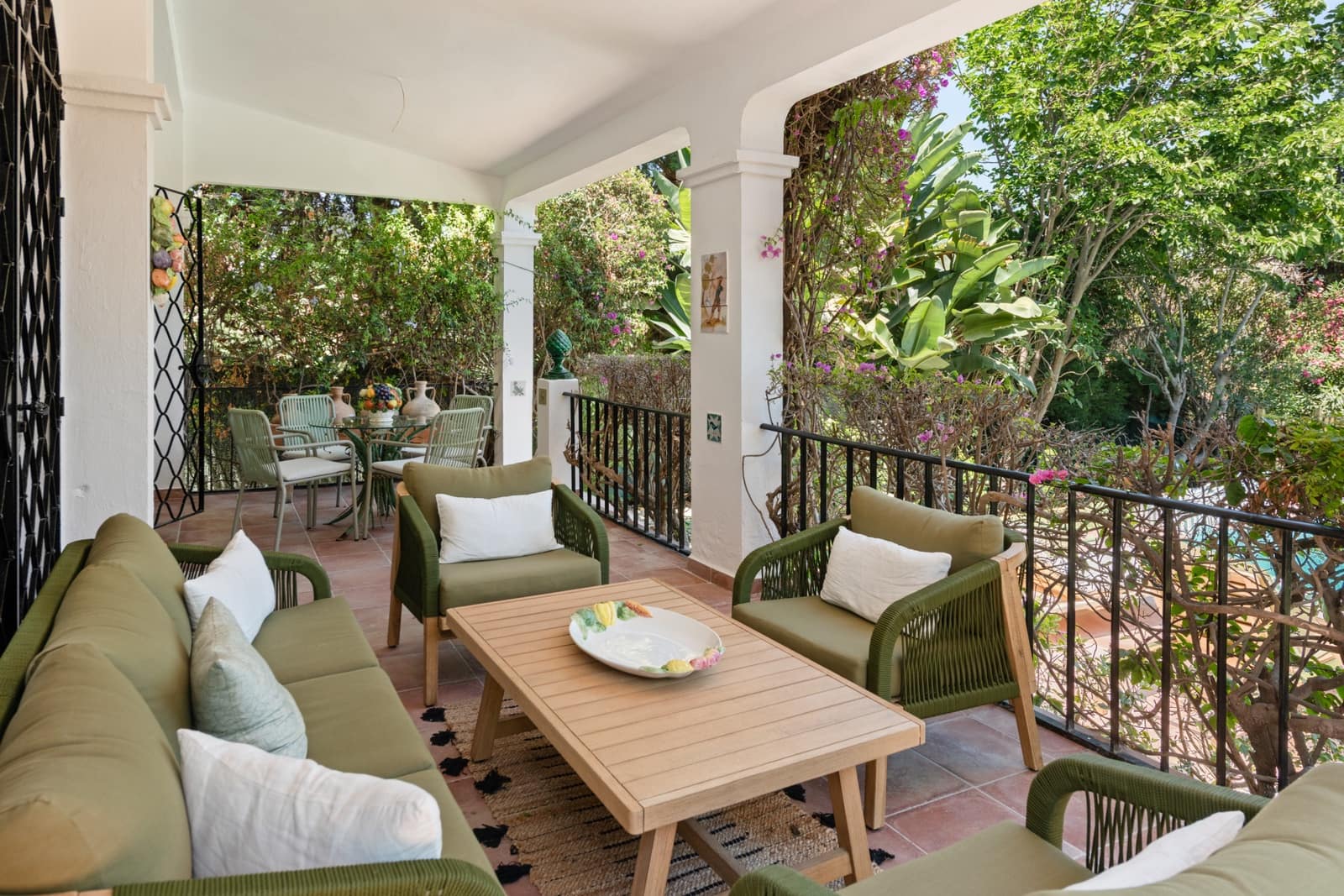 4 quarto Moradia para arrendar em Nueva Andalucia com piscina garagem - 6 500 € (Ref: 9148992)