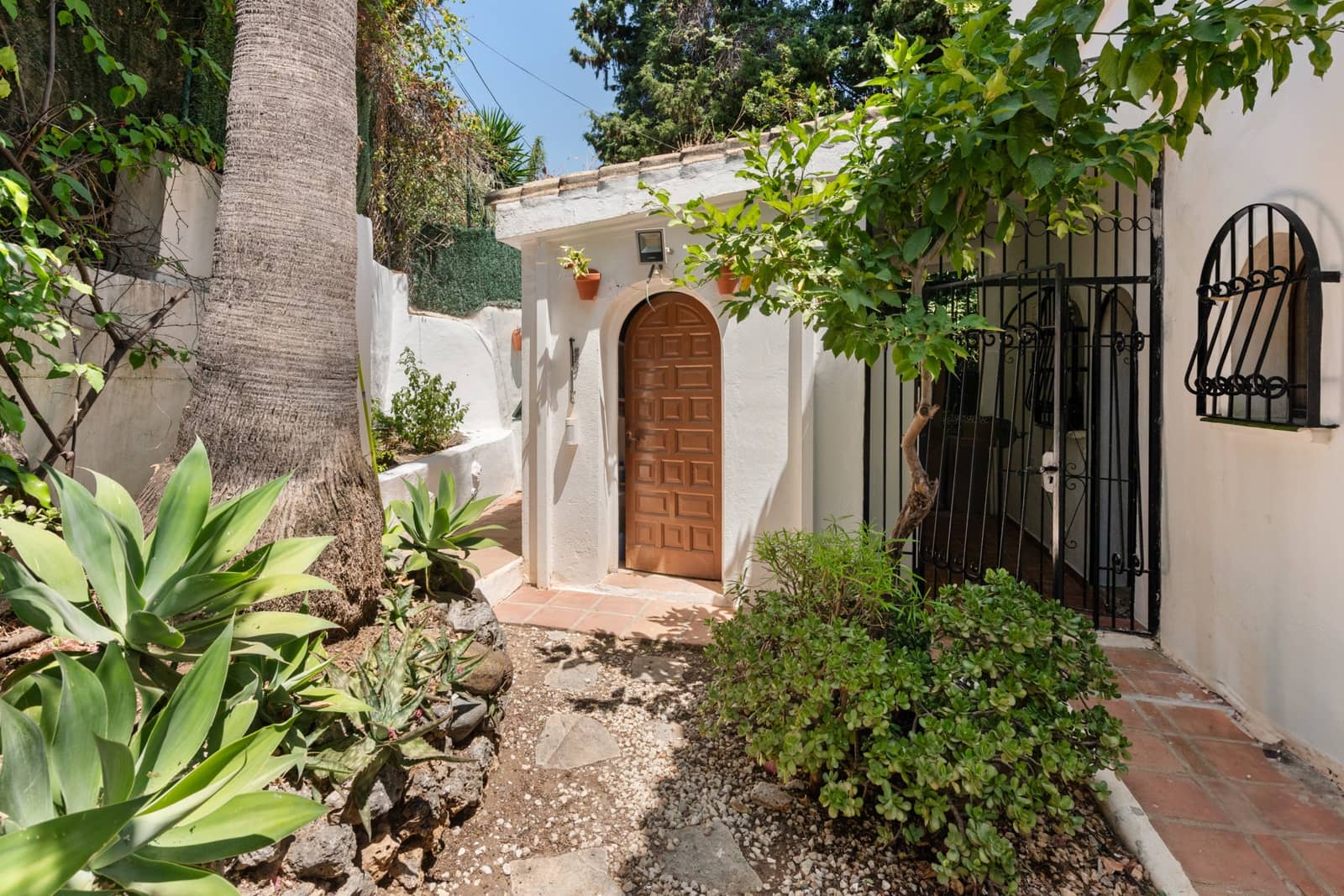 4 quarto Moradia para arrendar em Nueva Andalucia com piscina garagem - 6 500 € (Ref: 9148992)