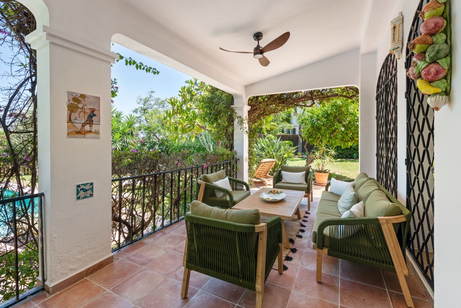 4 quarto Moradia para arrendar em Nueva Andalucia com piscina garagem - 6 500 € (Ref: 9148992)