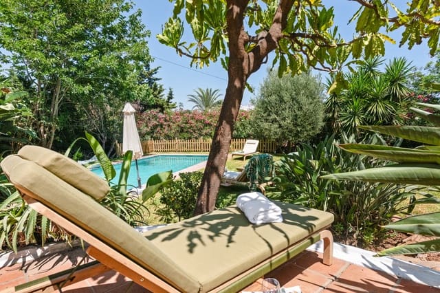 Villa/Maison de 4 chambres à louer à Nueva Andalucía Centro, Marbella avec piscine garage - 6 500 € (Ref: 9148992)