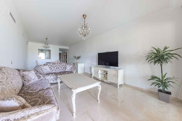 2 bedroom Apartment for rent in Estepona with pool garage - € 2,400 (Ref: 9156055)