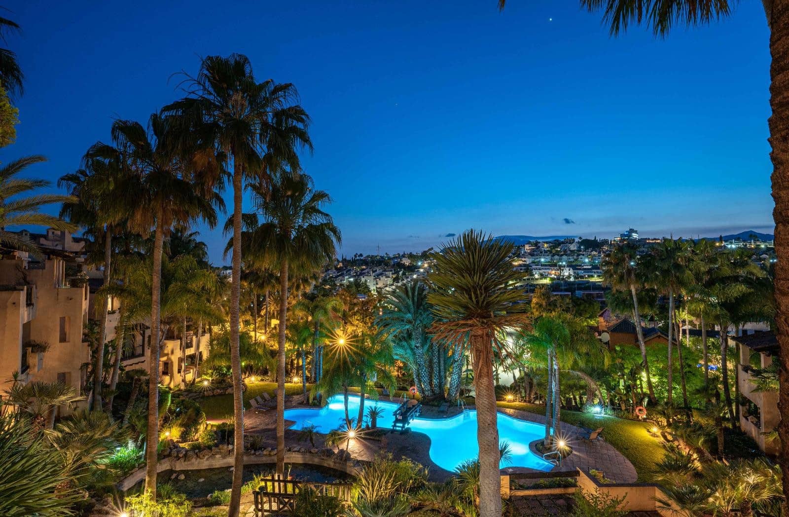 2 Zimmer Apartment zu vermieten in Estepona mit Pool Garage - 2.400 € (Ref: 9156055)