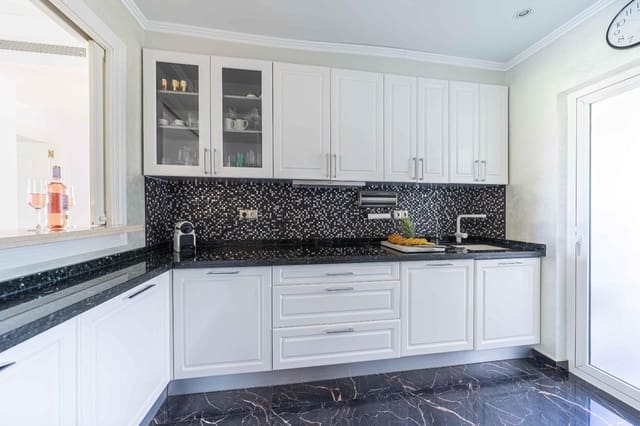 2 quarto Apartamento para arrendar em Estepona com piscina garagem - 2 400 € (Ref: 9156055)