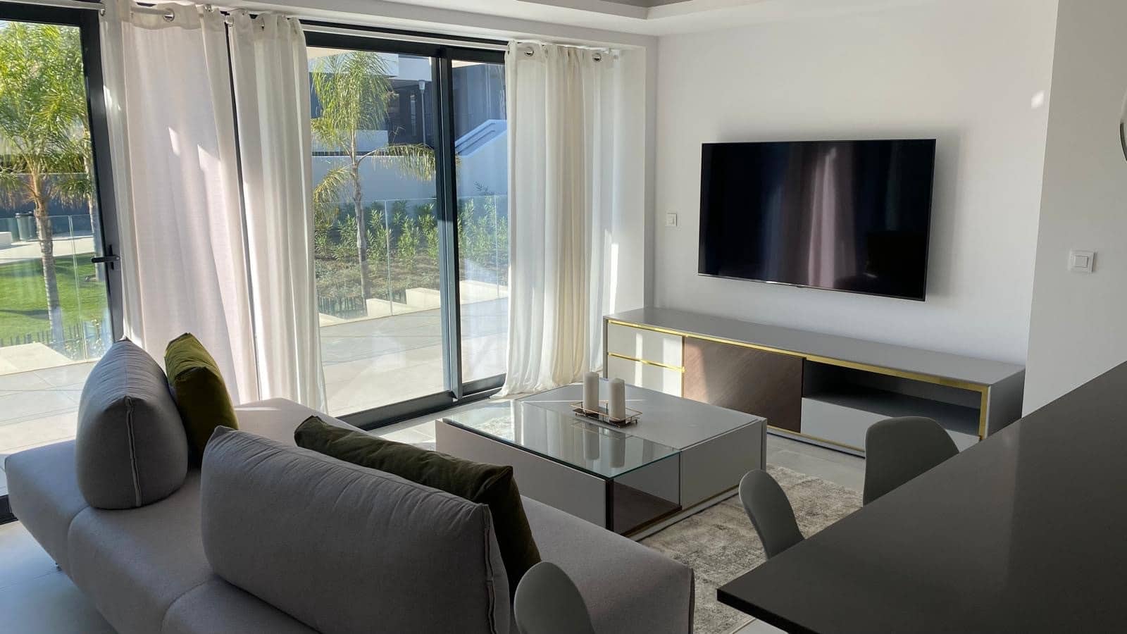 2 soveværelse Lejlighed til leje i Estepona med swimmingpool garage - € 2.700 (Ref: 9183364)