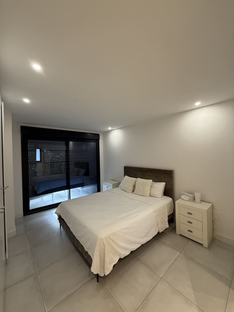 2 soveværelse Lejlighed til leje i Estepona med swimmingpool garage - € 2.700 (Ref: 9183364)