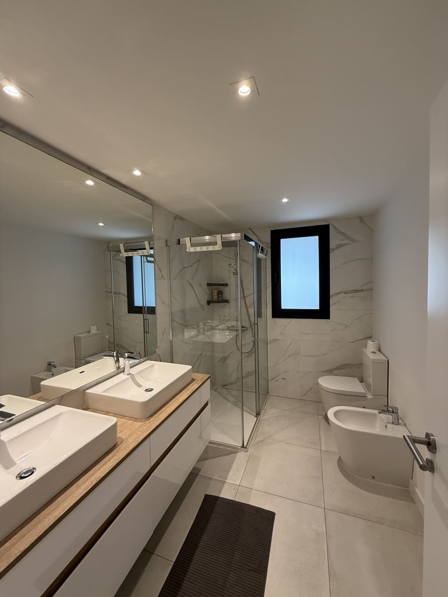 2 soveværelse Lejlighed til leje i Estepona med swimmingpool garage - € 2.700 (Ref: 9183364)