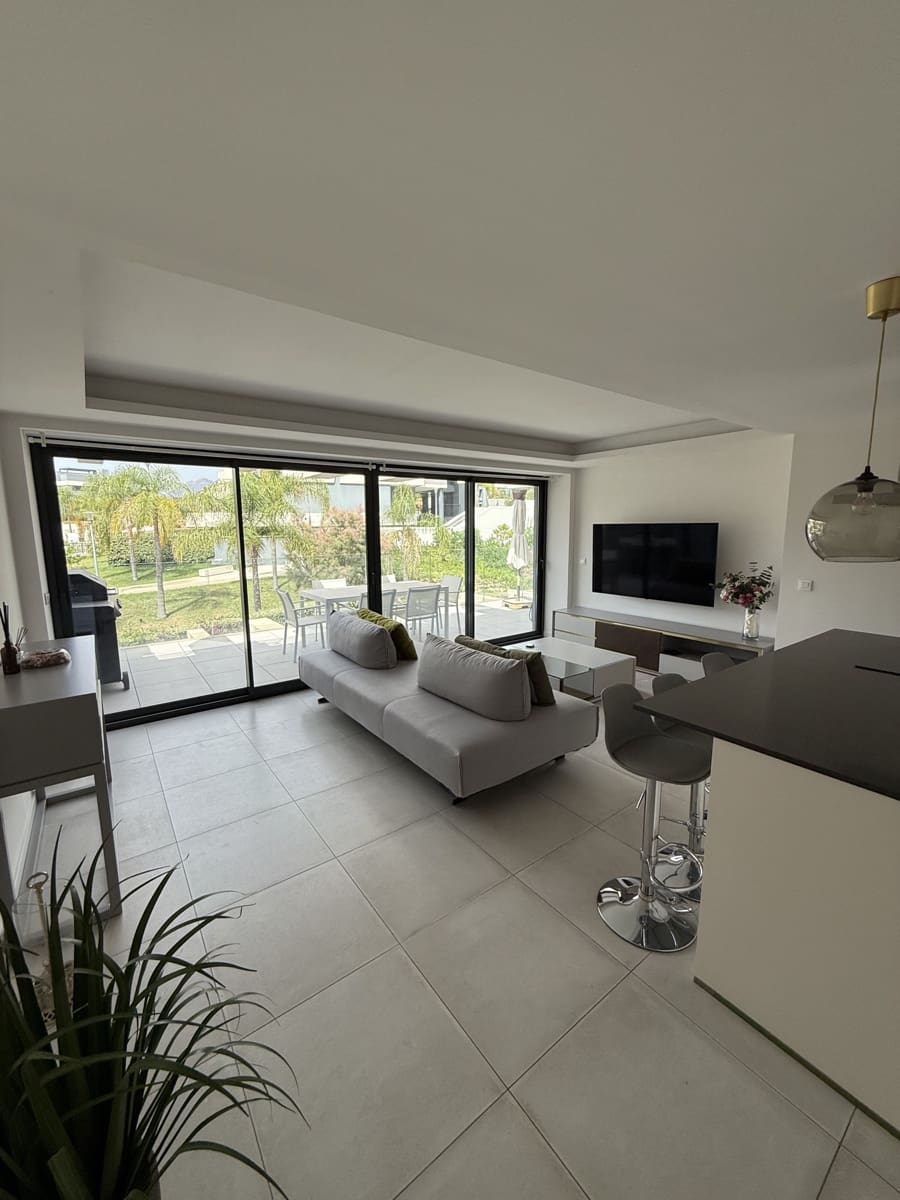 2 soveværelse Lejlighed til leje i Estepona med swimmingpool garage - € 2.700 (Ref: 9183364)