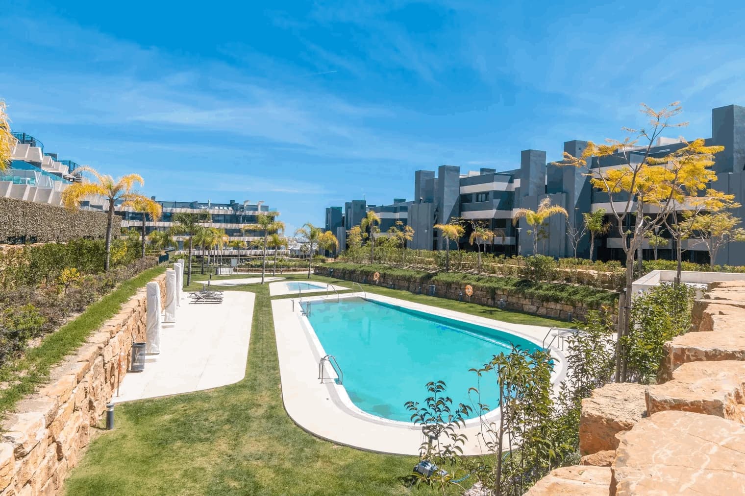 2 soveværelse Lejlighed til leje i Estepona med swimmingpool garage - € 2.700 (Ref: 9183364)